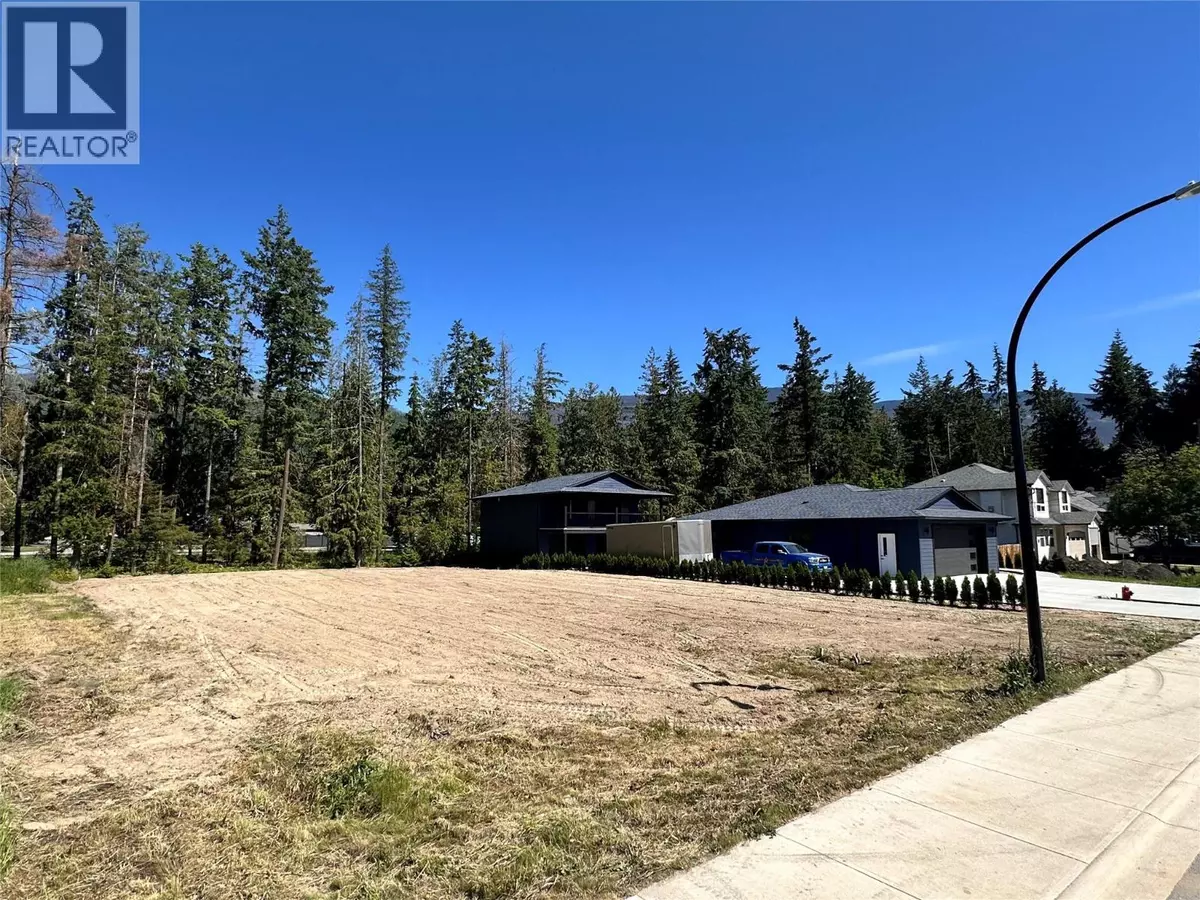 Sicamous, BC V0E2V1,817 Hemlock Crescent S