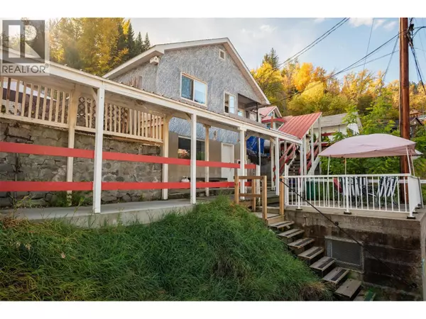 Trail, BC V1R3J3,680 HENDRY Street