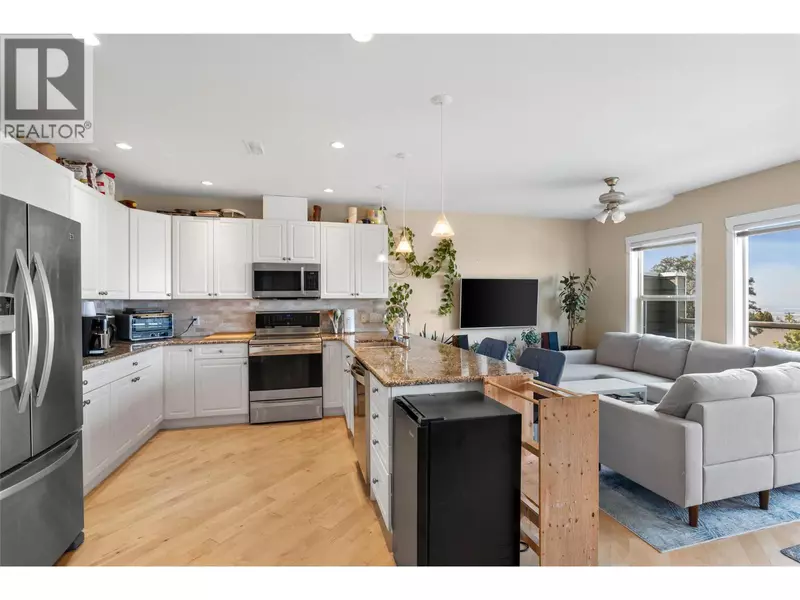 445 DALGLEISH DR #10, Kamloops, BC V2C6C7