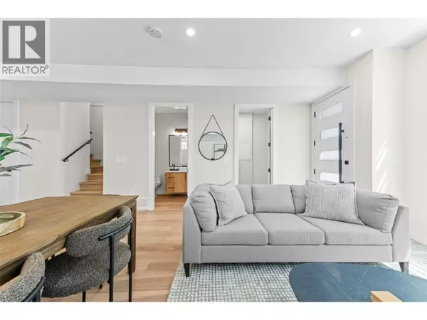 Kelowna, BC V1Y6V5,1034 Martin AVE #4