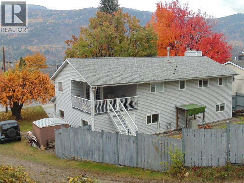 3304 8TH Avenue, Castlegar, BC V1N2Y4