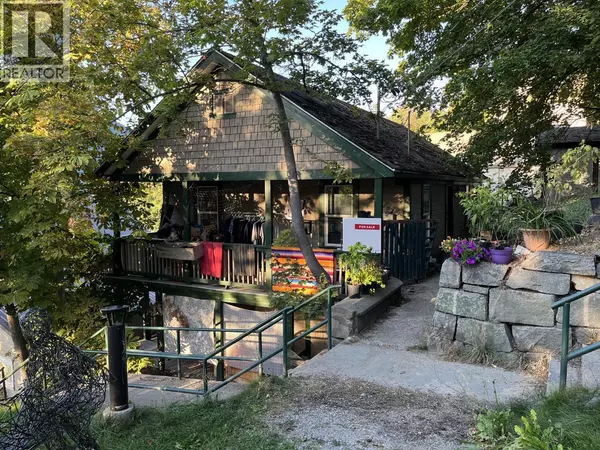 Nelson, BC V1L1Z1,519 HALL Street