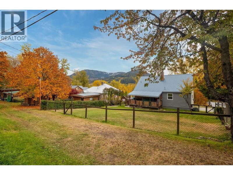 2130 Victoria Avenue, Rossland, BC V0G1Y0