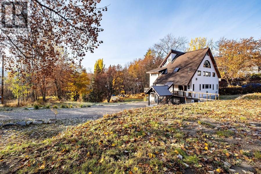 2075 Thompson Avenue, Rossland, BC V0G1Y0