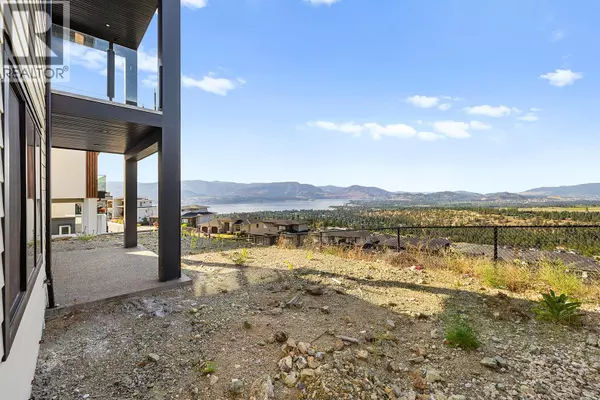 Kelowna, BC V1W5J1,1018 Emslie Street