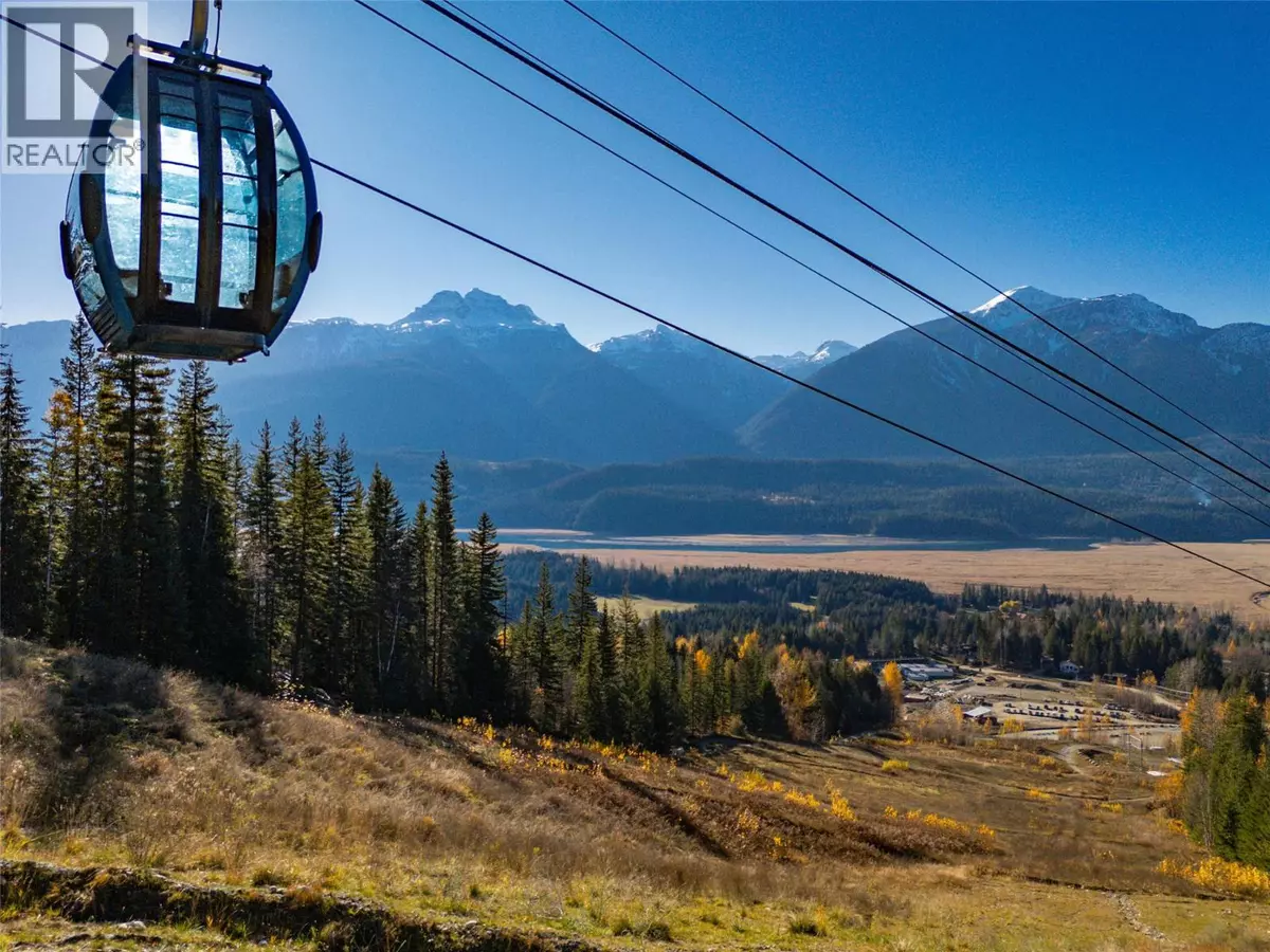 Revelstoke, BC V0E2S3,2465 Monashee CT #22