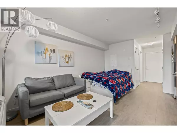 Kelowna, BC V1V0C7,695 Academy WAY #119