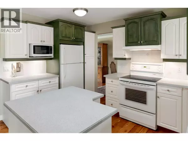 Kelowna, BC V1W4E8,3942 Suncrest Court