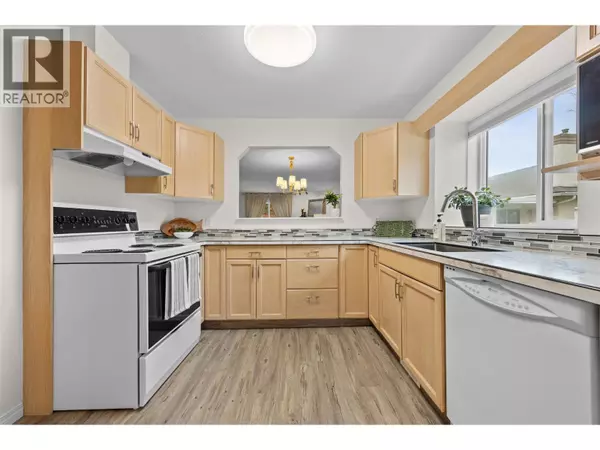 Kelowna, BC V1X7G6,1874 Parkview CRES #18