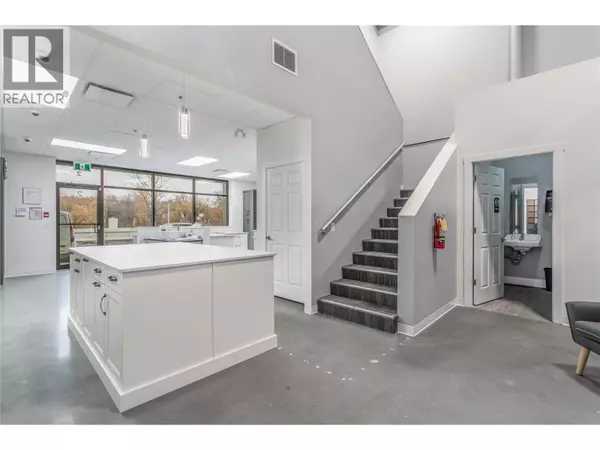 Kelowna, BC V1X5C3,1990 Landsdowne PL #2