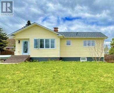 7 Pinetree Road, Glovertown, NL A0G2L0