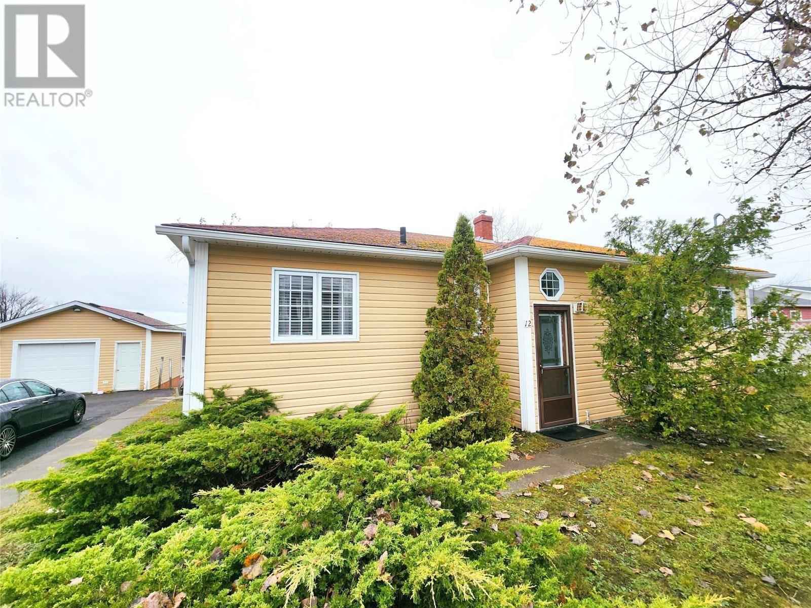 Grand Falls Windsor, NL A2B1H3,12 Richmond Street
