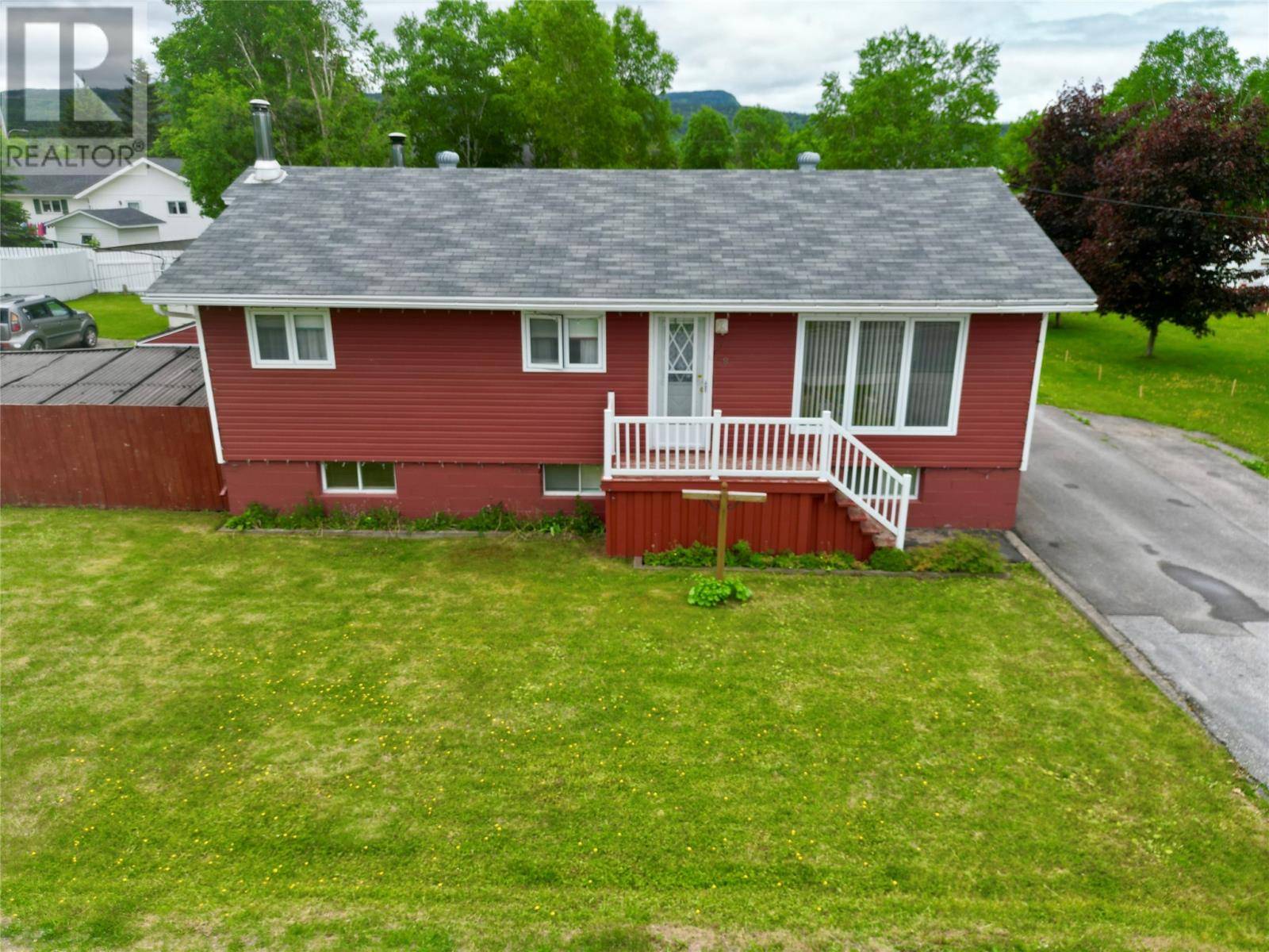 8 Fourth Avenue, Pasadena, NL A0L1K0