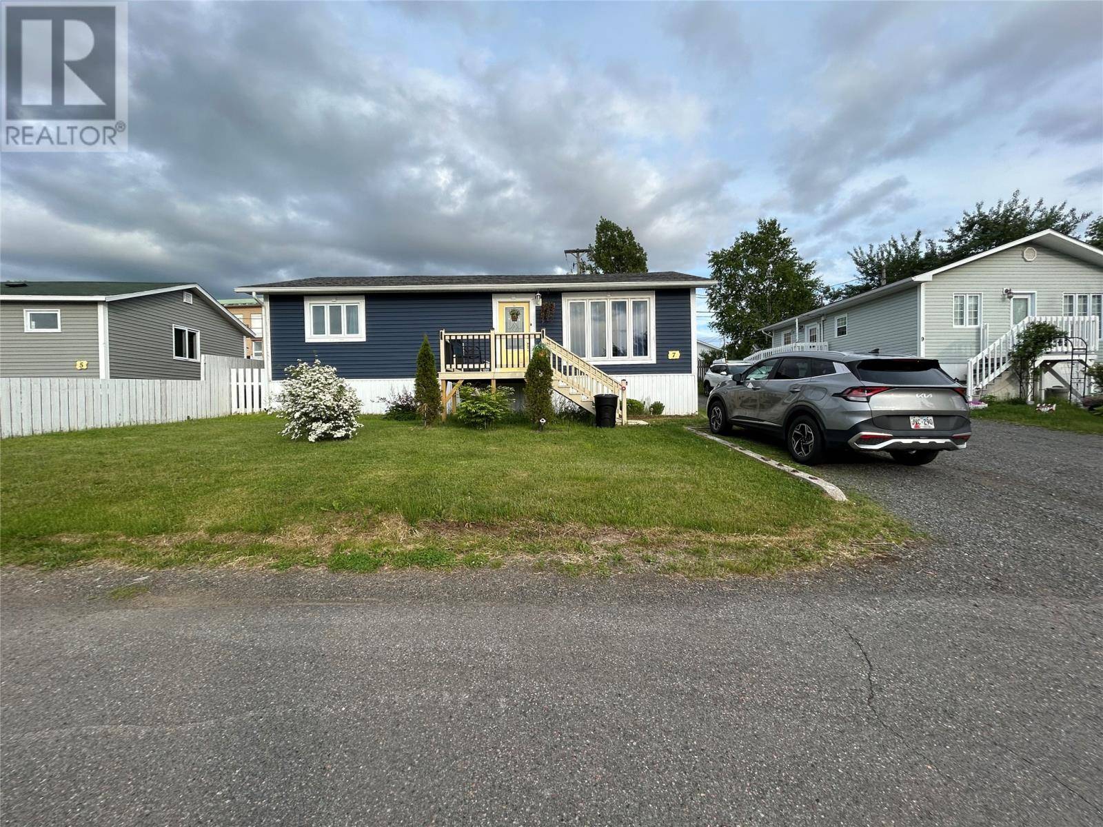 Grand Falls-windsor, NL A2B1A7,7 Essex Place