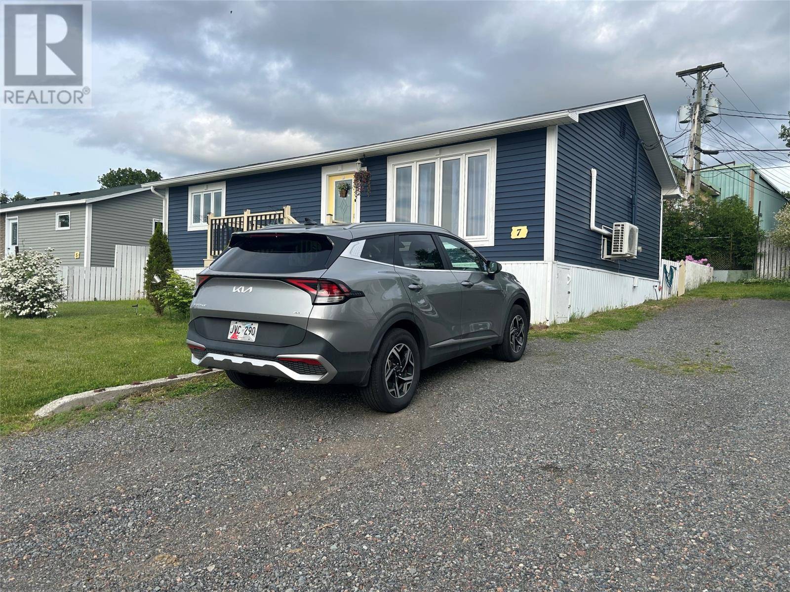 Grand Falls-windsor, NL A2B1A7,7 Essex Place