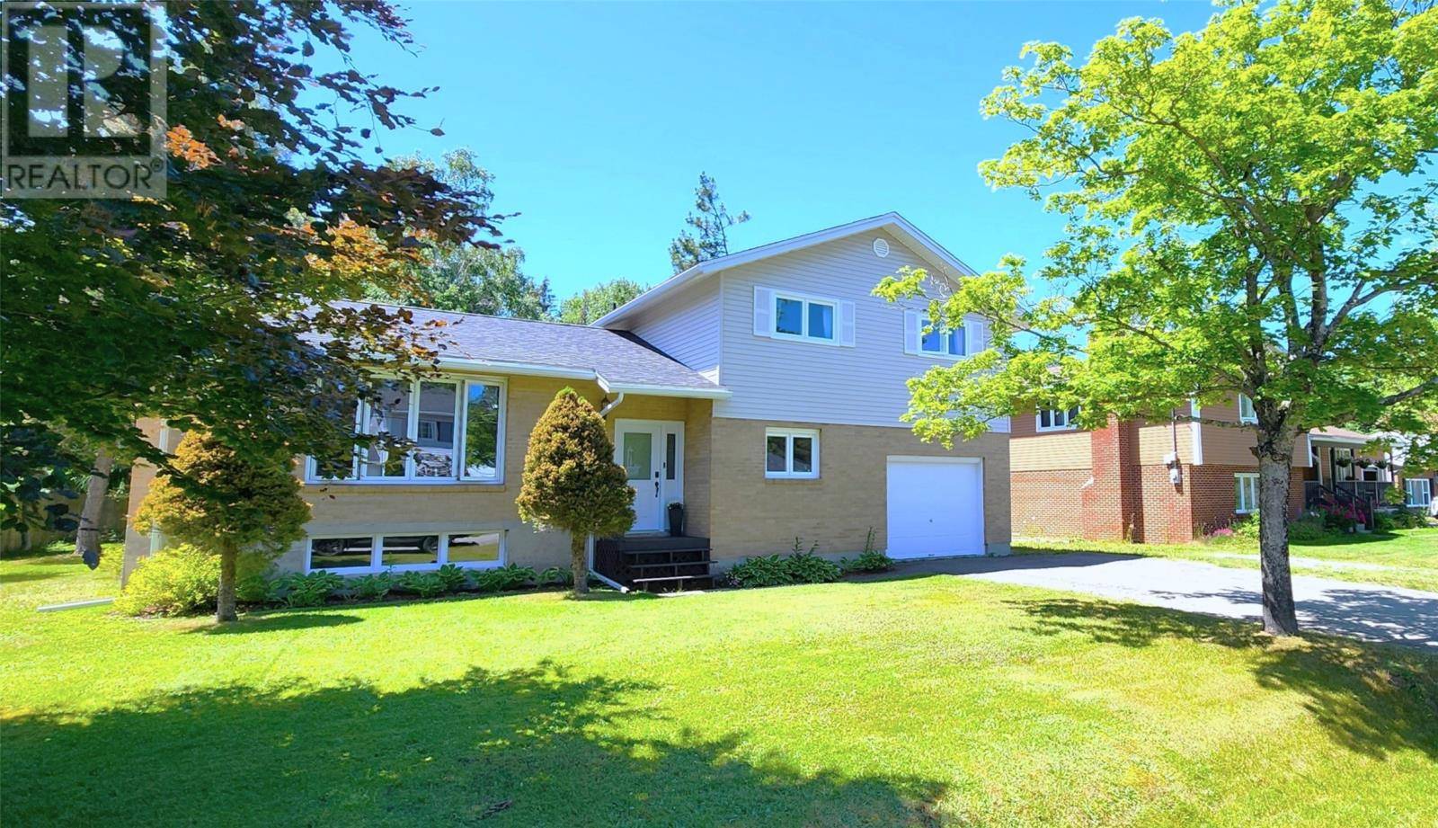 13 Ross Avenue, Pasadena, NL A0L1K0