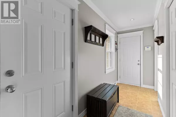 St. John's, NL A1A0B7,8 Veitch Crescent