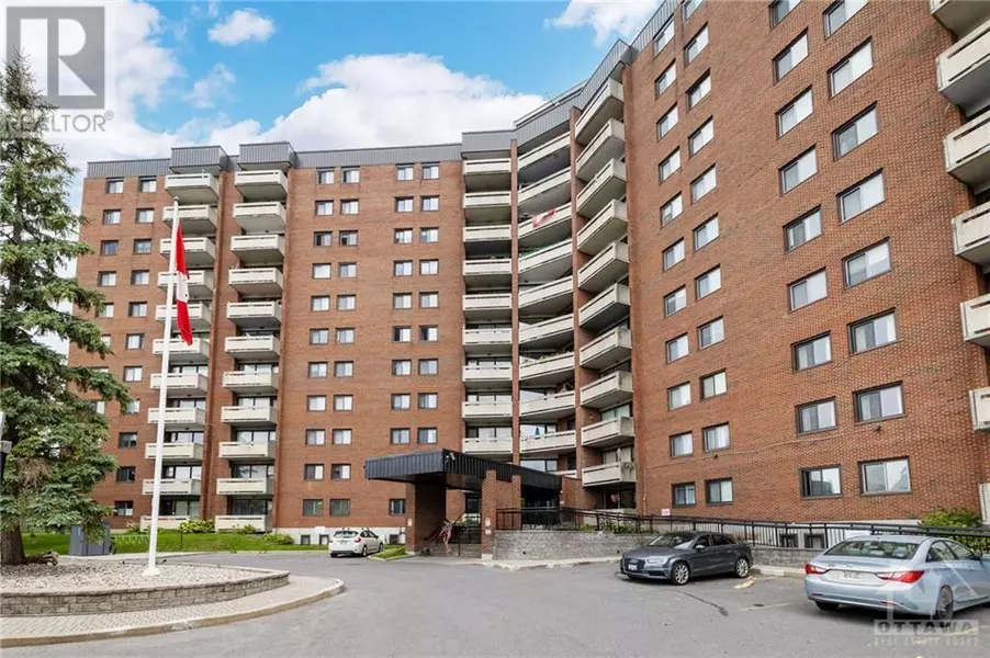 3100 CARLING AVE #811, Ottawa, ON K2B6J6