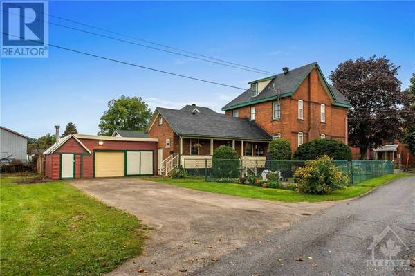 Smiths Falls, ON K7A1G3,61 RUSSELL STREET E