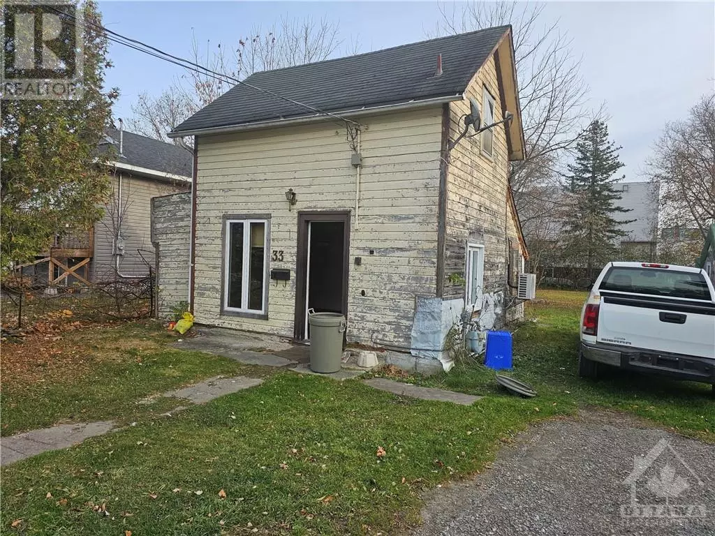 Smiths Falls, ON K7A3K6,33 LORNE STREET