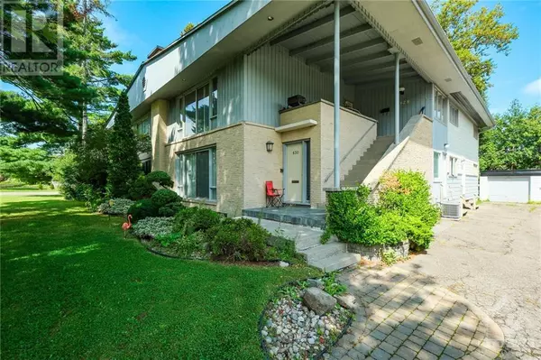 Ottawa, ON K1H5W5,628 THESSALY CIRCLE