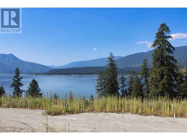 3648 BRAELYN RD #8, South Shuswap, BC V0E2X1