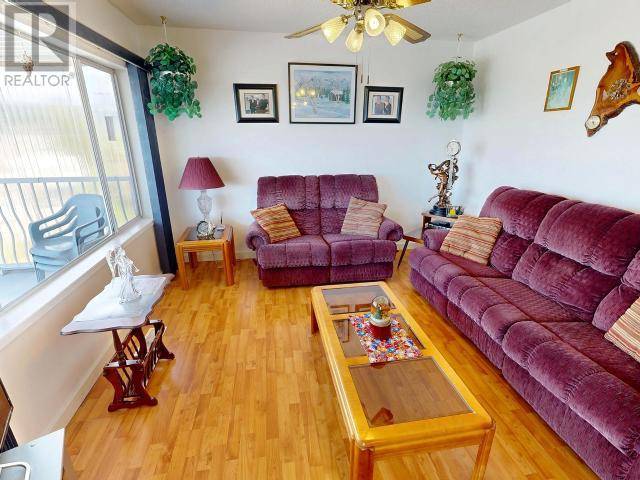 Powell River, BC V8A4P7,5756 WILLOW AVE