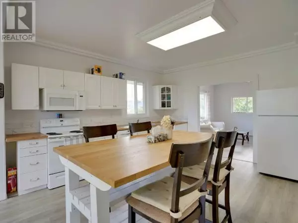 Powell River, BC V8A2Z9,4279 JOYCE AVE