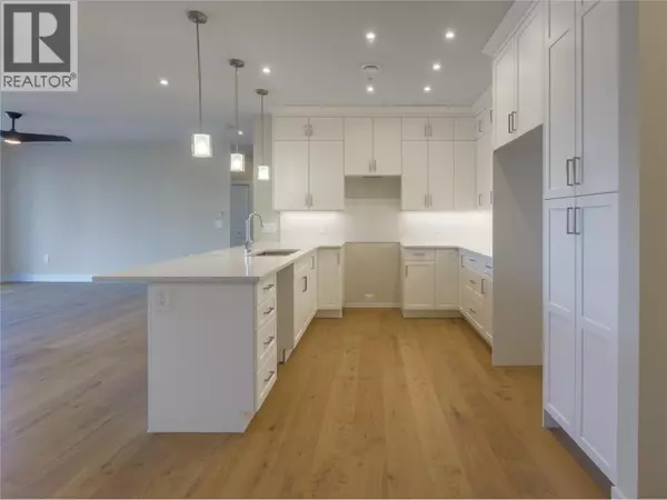 Penticton, BC V2A0J4,3362 SKAHA LAKE RD #1301