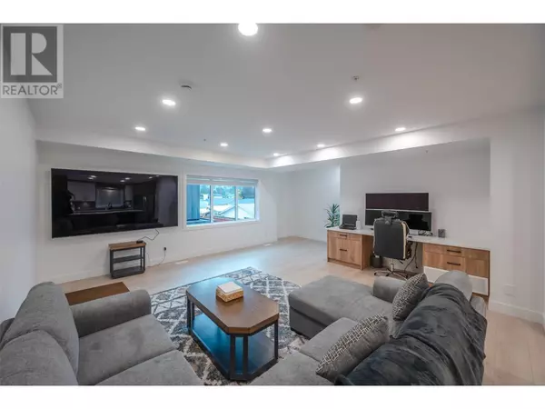 Summerland, BC V0H1Z2,10615 ELLIOTT ST #105