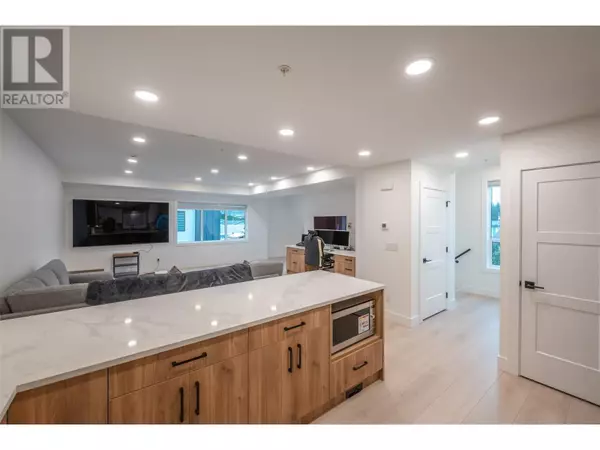 Summerland, BC V0H1Z2,10615 ELLIOTT ST #104