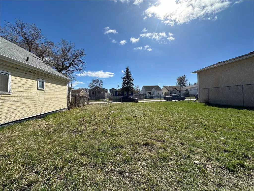 Winnipeg, MB R2R0C7,1829 Elgin Avenue W