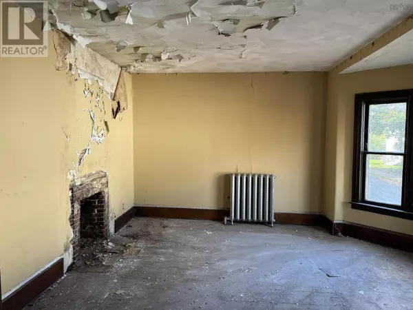 New Glasgow, NS B2H4M8,207 MacLean Street