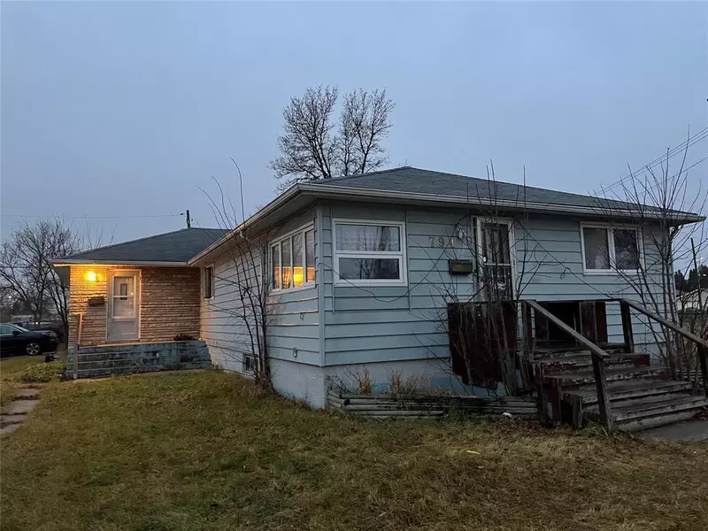 792 Bannerman Avenue, Winnipeg, MB R2X1K1