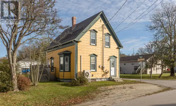 24 Albert Street, Yarmouth, NS B5A2M9