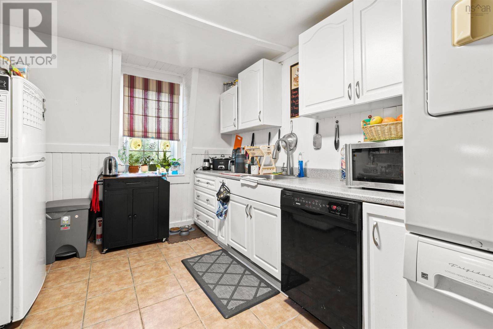 Dartmouth, NS B3A1L4,2/2A John Street