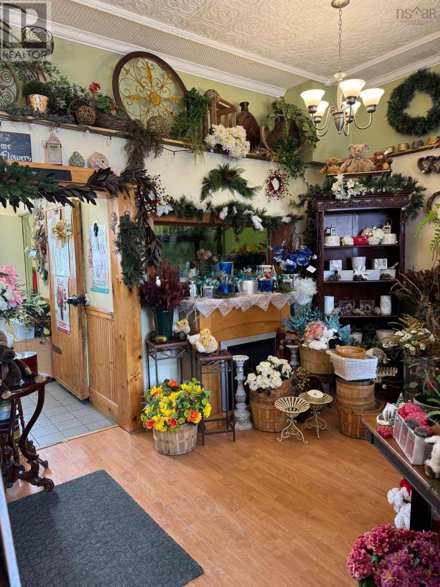 Lunenburg, NS B0J2C0,158 Lincoln Street