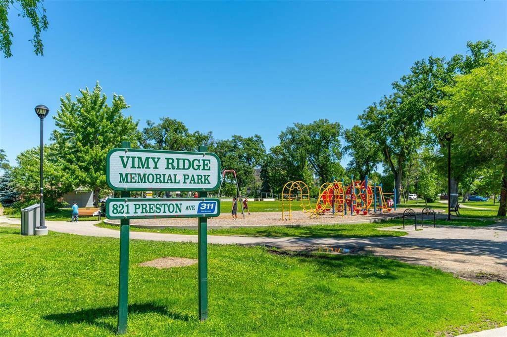 Winnipeg, MB R3G0Z4,1 828 Preston Avenue