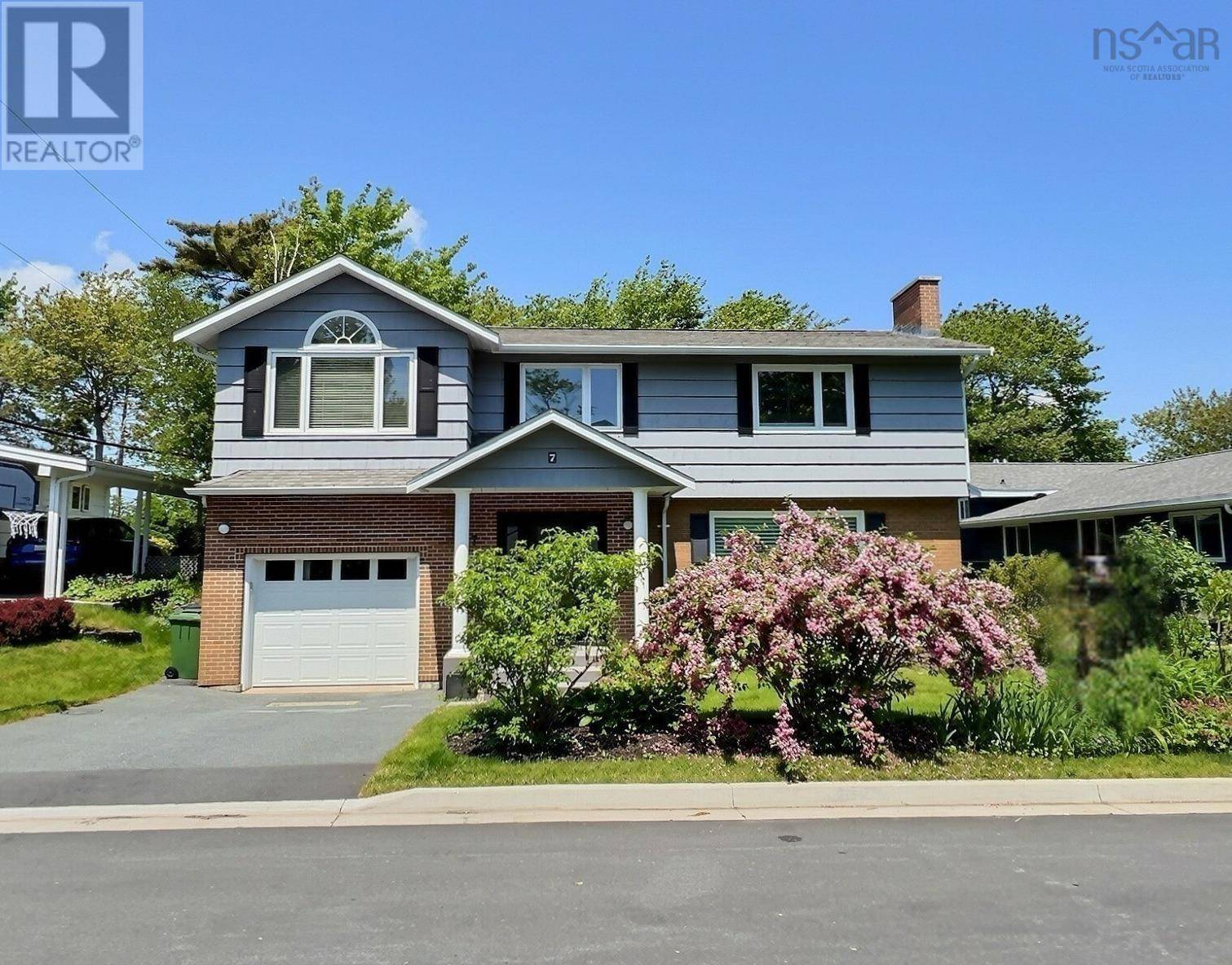 7 Briarwood Crescent, Halifax, NS B3M1P2