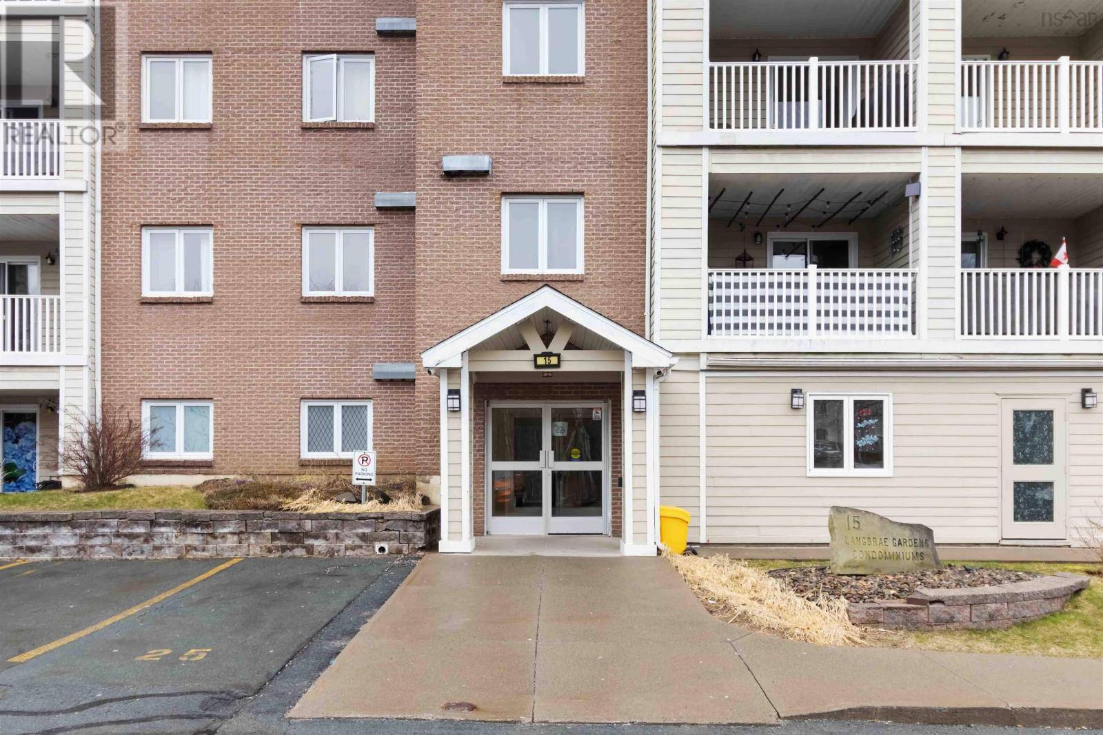 15 Langbrae DR #214, Halifax, NS B3M3W5