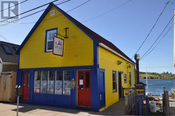 100 Montague Street, Lunenburg, NS B0J2C0