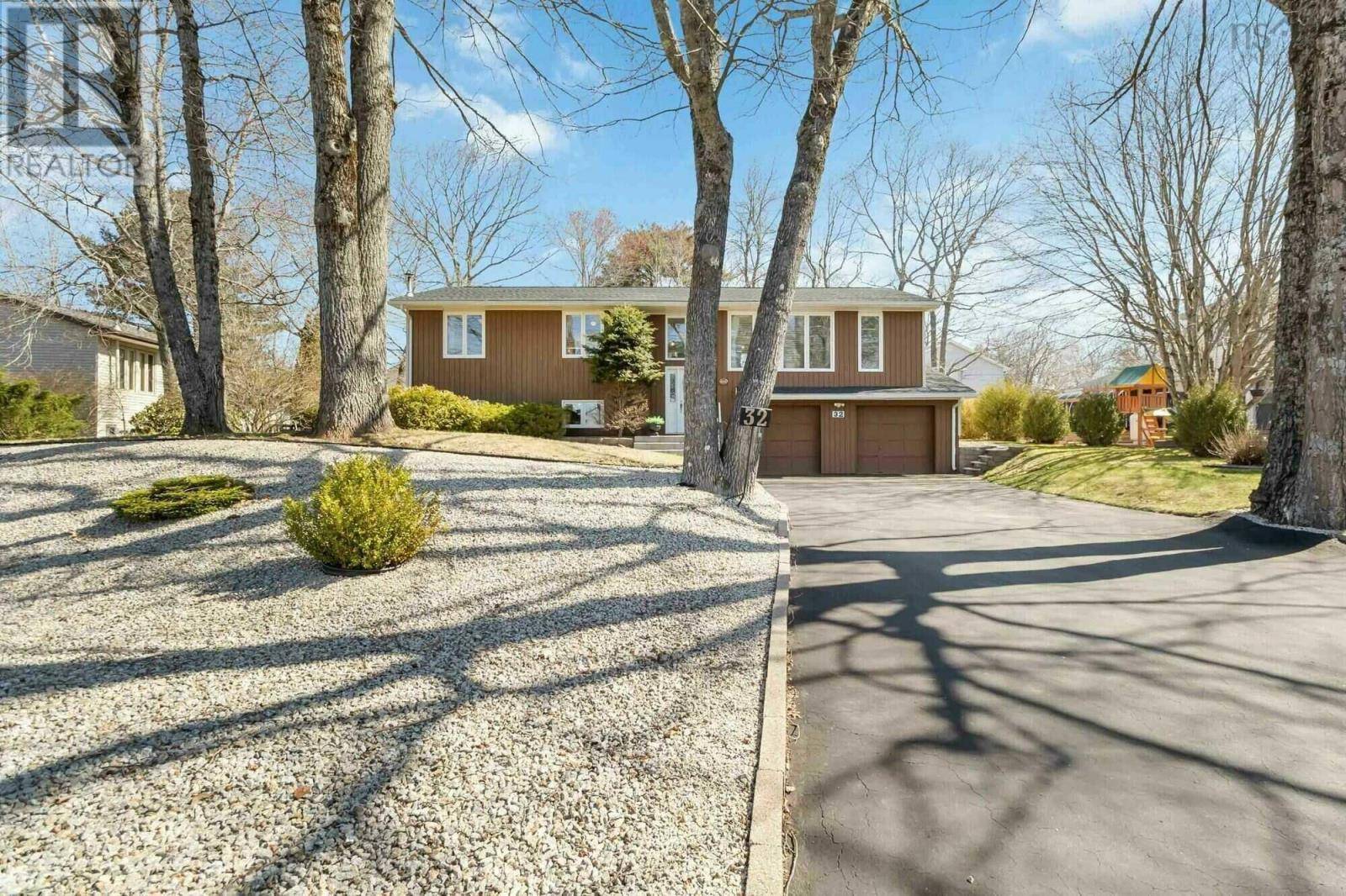 32 Hopkins Drive, Bridgewater, NS B4V3Z6
