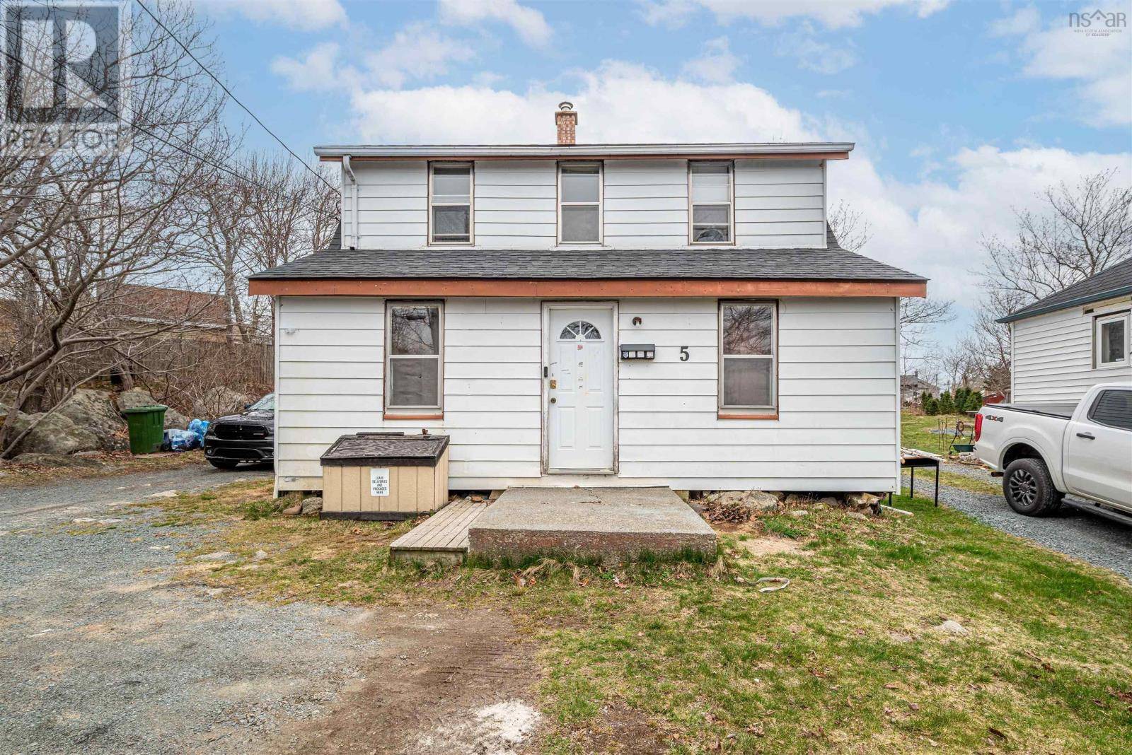 Halifax, NS B3P1P2,5 Penny Avenue