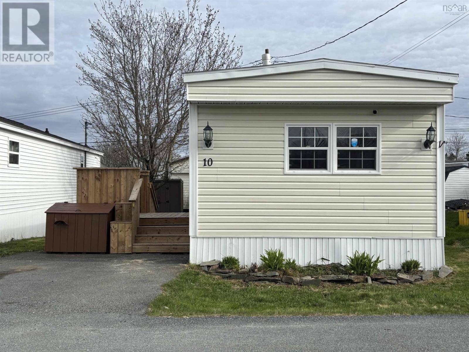 10 Bishop Avenue, Dartmouth, NS B2Y2B5