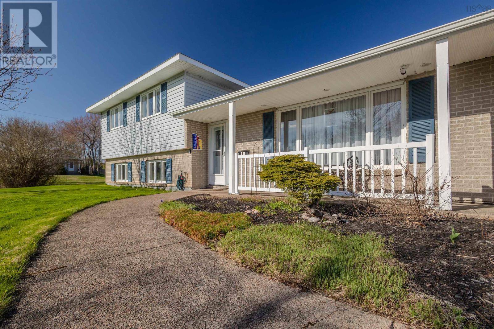 Sydney River, NS B1S3R9,10 Wyndale Crescent