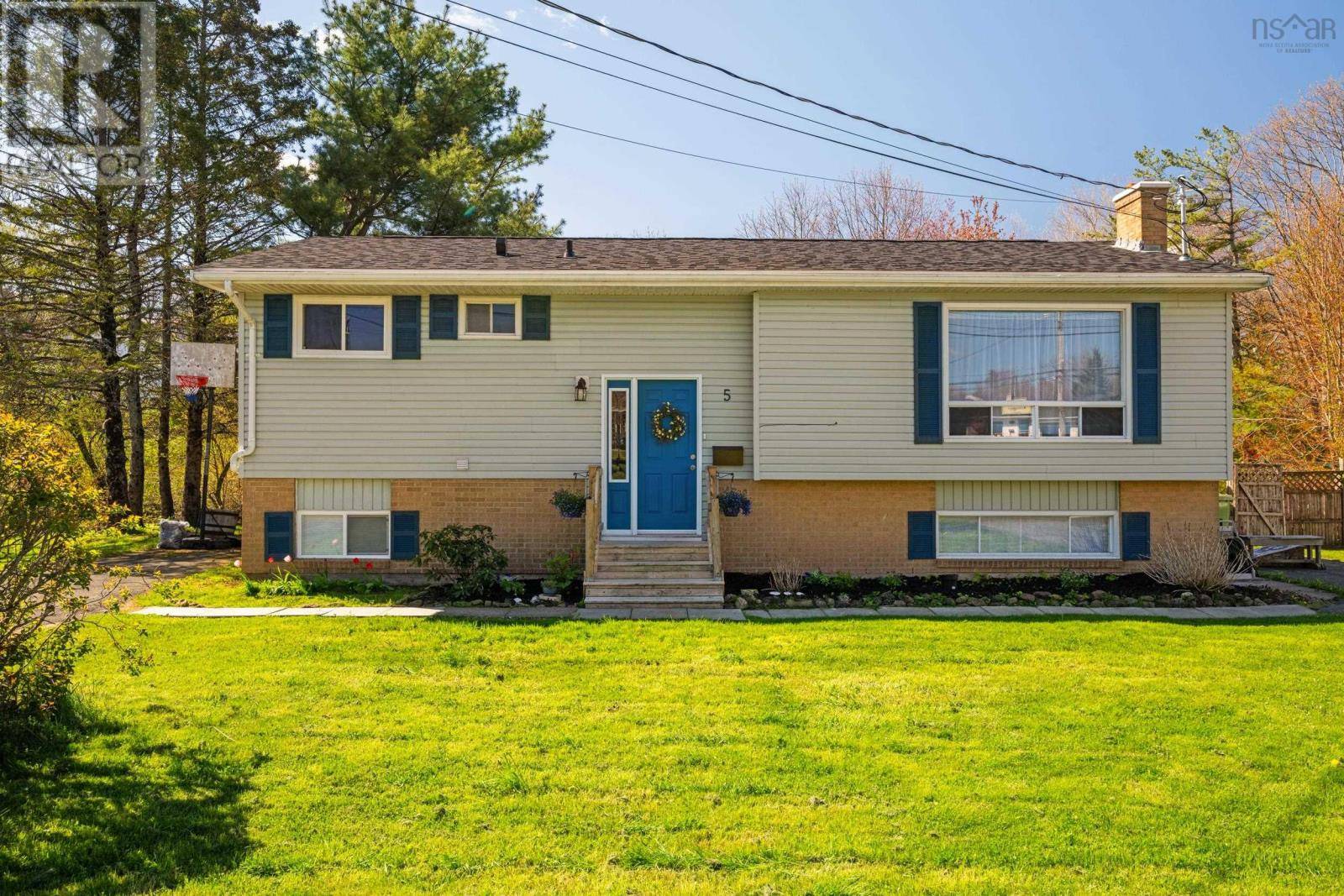 5 Seawood Avenue, Lower Sackville, NS B4C2L1