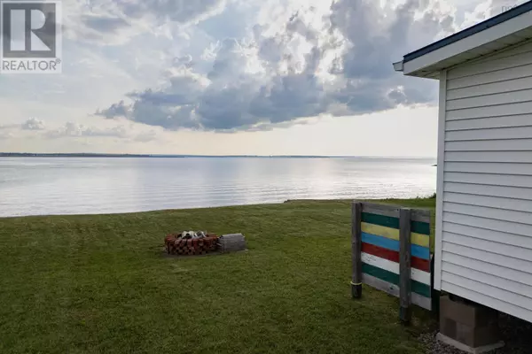 Pugwash, NS B0K1L0,115 Fishing Point Road