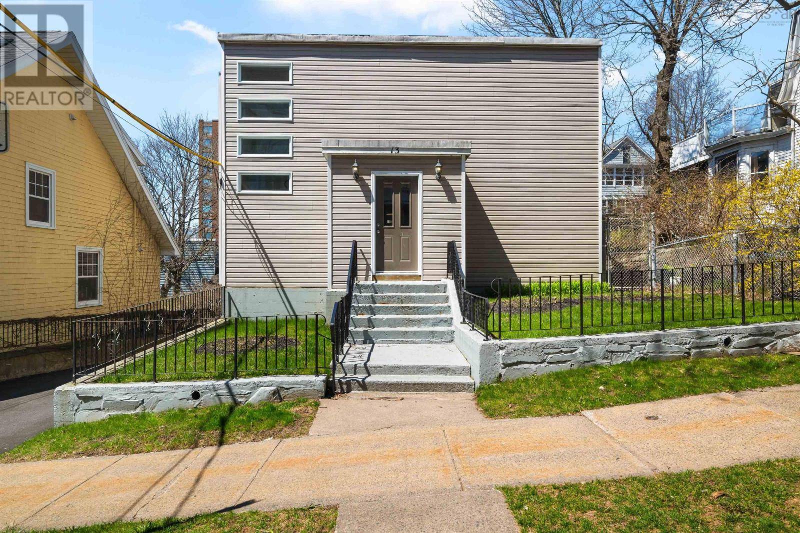 13 North Street, Dartmouth, NS B2Y1B3