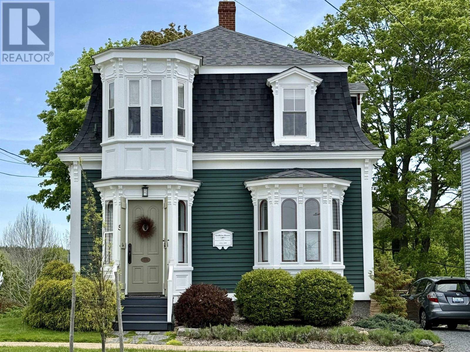 56 Dufferin Street, Lunenburg, NS B0J2C0