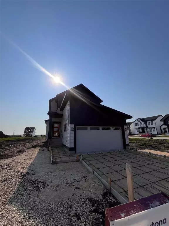 169 Mosaic Street, Winnipeg, MB R2C5W2
